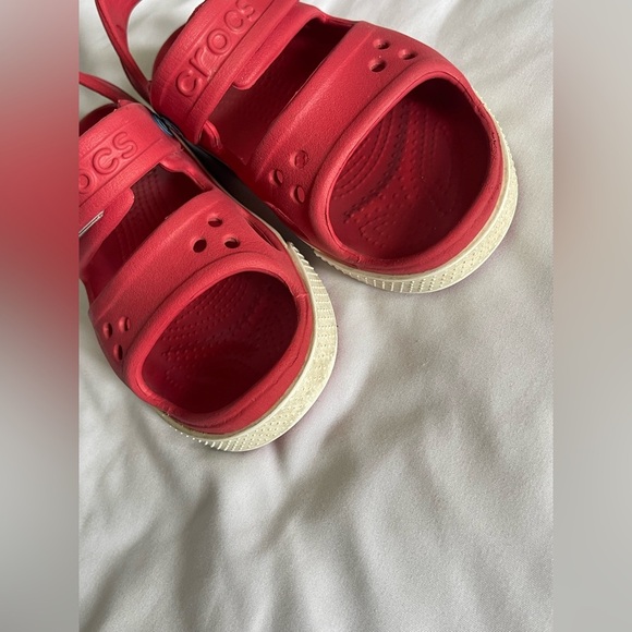 CROCS Kids Bright Red Sandals - Picture 4 of 4